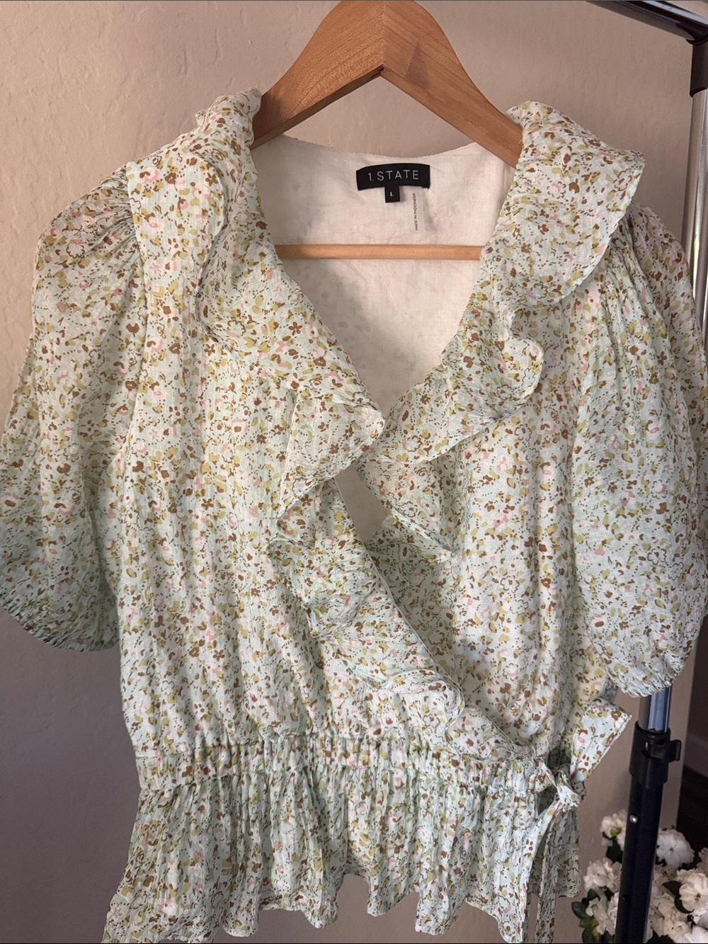 1.STATE White Mint Green Floral Ruffle V-Neck Wrap Blouse Ruff Sleeve Size L